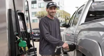 News illustration for Oil prices ease as US pauses Project Fre...